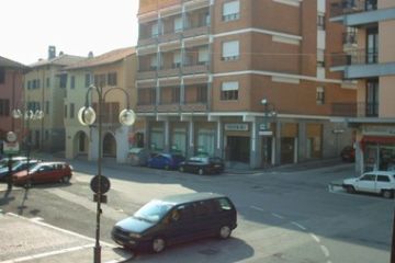 Piazza Vittorio Emanuele II (lato ovest, la vecchia caserma) come era ieri (2001)