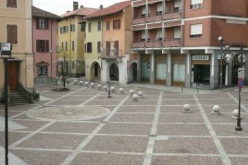 Piazza Vittorio Emanuele II (lato ovest, la vecchia caserma) come è oggi (2008)